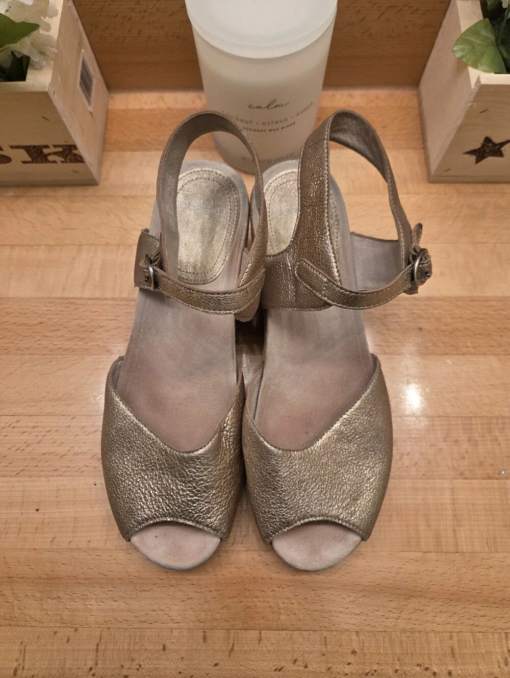 Dansko Charlotte Wedge Sandals Gold Crinkle Leather Women's Size 42